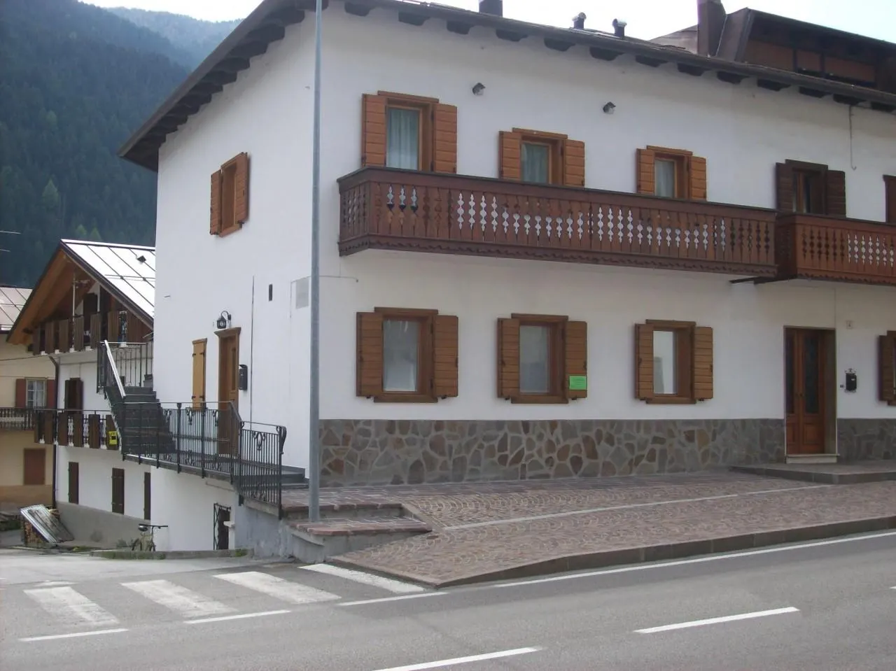 CELLA DE DAN SONIA