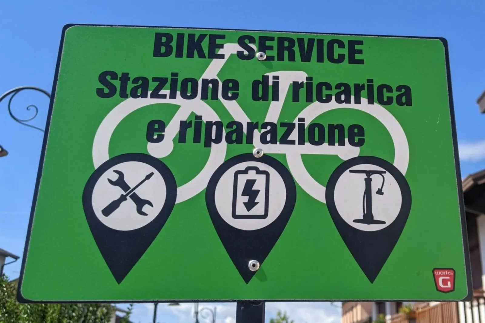 Charging station e-bike e mini officina riparazioni - Limana